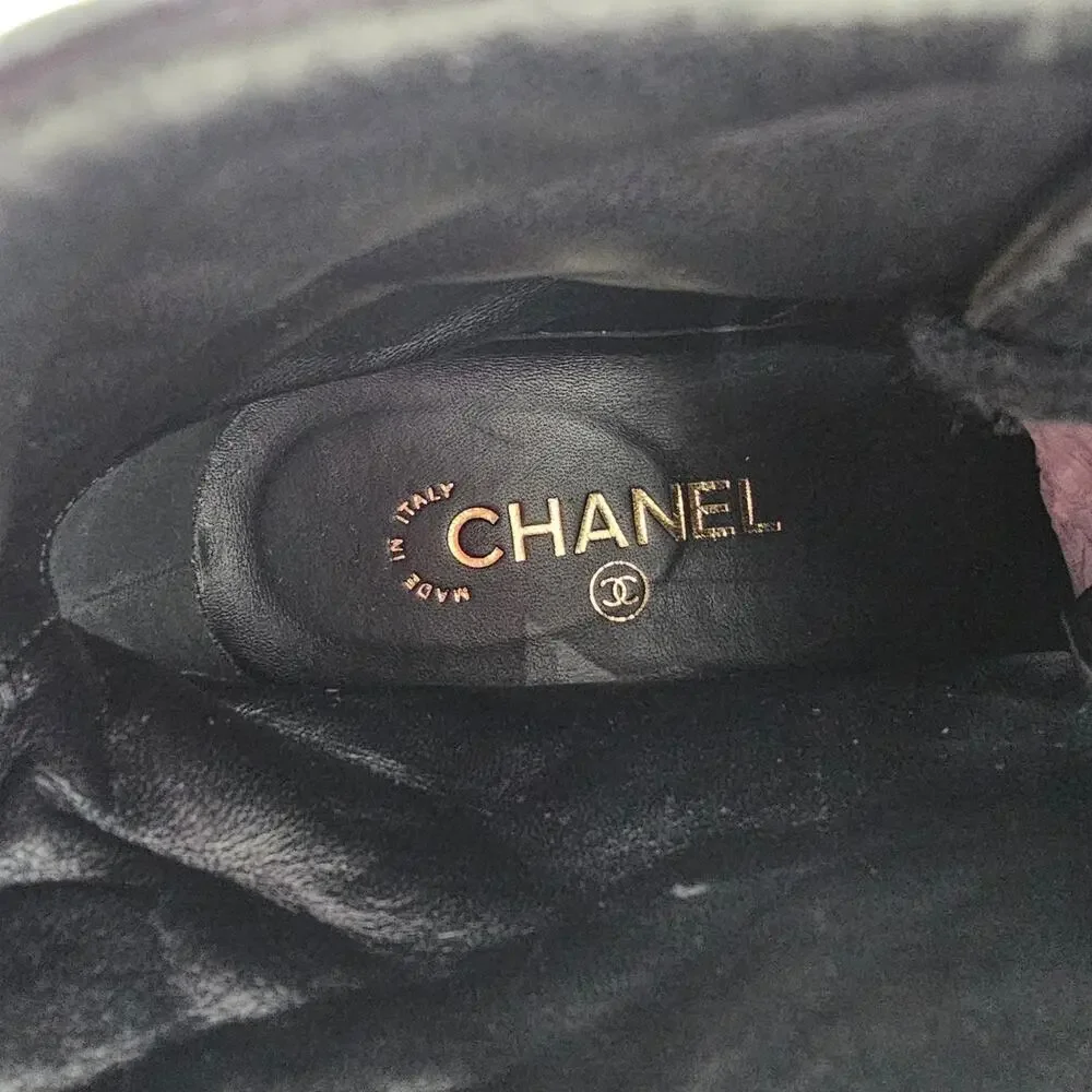 Chanel CC Chain Black Quilted Leather Combat Short Boot Lace Up Size 39 8 8.5